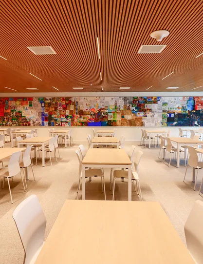 De refter met houten plafond